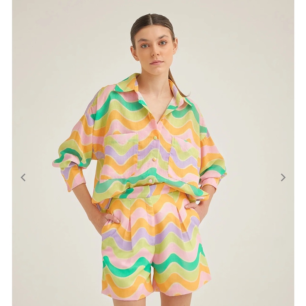 Silka oversize waves shirt. Size small/medium.